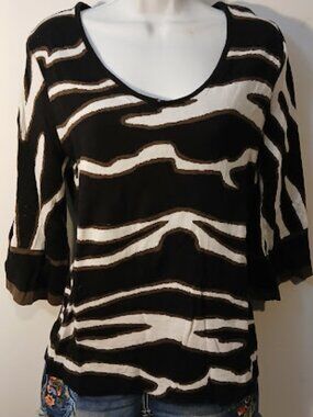Chicos Size 1 Zebra print sweater top 3/4 sleeve